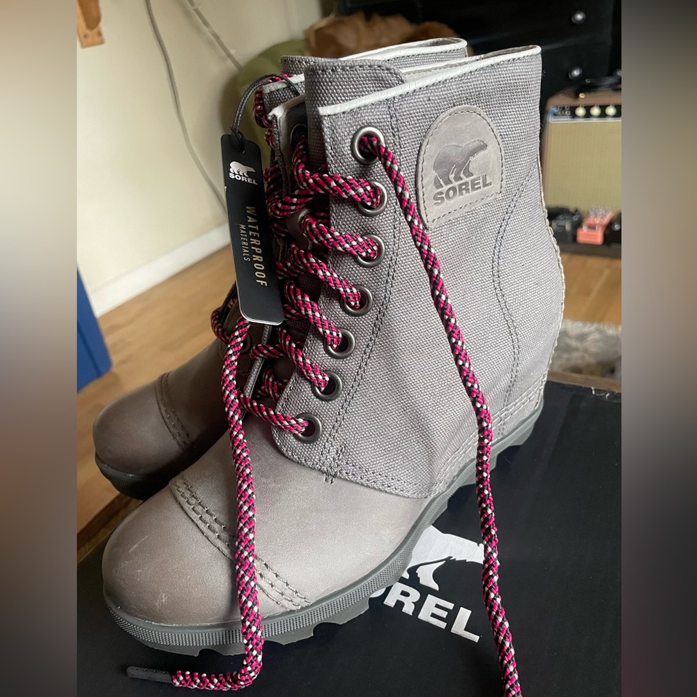 NWT Sorel Joan of arctic PDX wedge